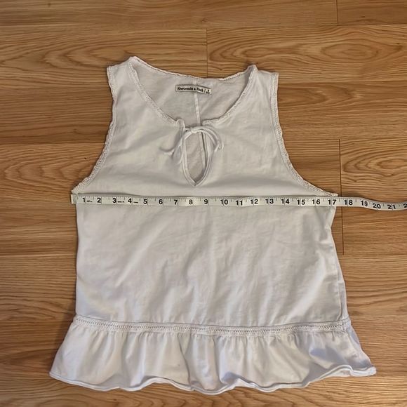 Abercrombie and Fitch ruffled relaxed fit tank top size small - Picture 7 of 8